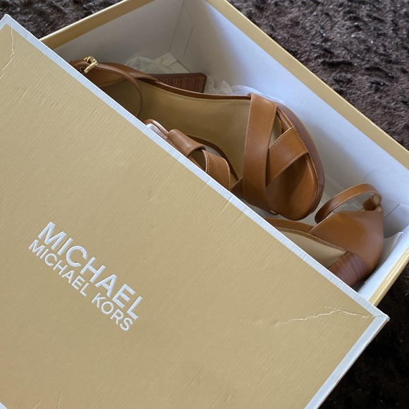 GUC Michael Michael KORS Size 9 Heels - Picture 9 of 9